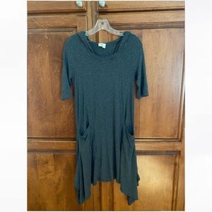 Flowy grey dress with mid sleeves